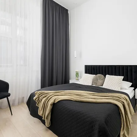 Calm & Functional In With Smarttv And Place For Remote Work By Renters *