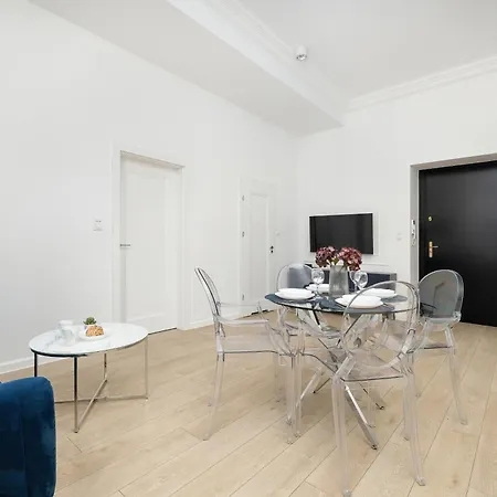 Calm & Functional In With Smarttv And Place For Remote Work By Renters Apartamento