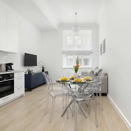 Calm & Functional In With Smarttv And Place For Remote Work By Renters * Lublin