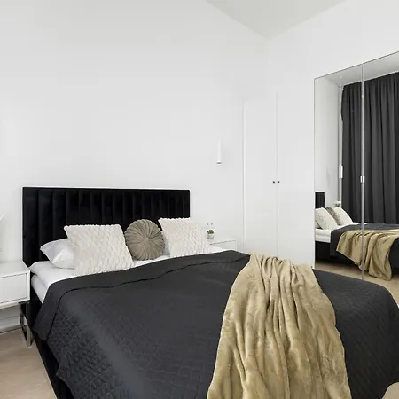 Calm & Functional In With Smarttv And Place For Remote Work By Renters *