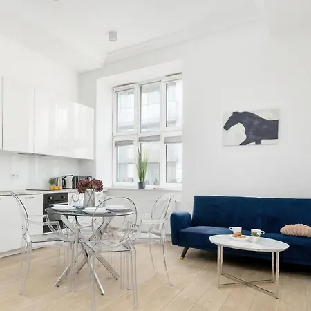 Calm & Functional In With Smarttv And Place For Remote Work By Renters Apartamento Lublin