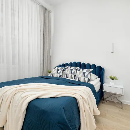 Calm & Functional In With Smarttv And Place For Remote Work By Renters Apartamento